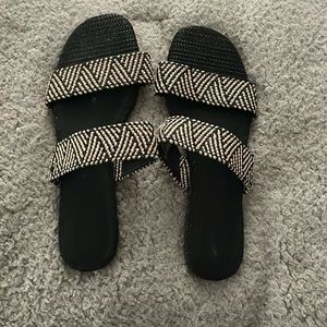 Universal Thread Sandals